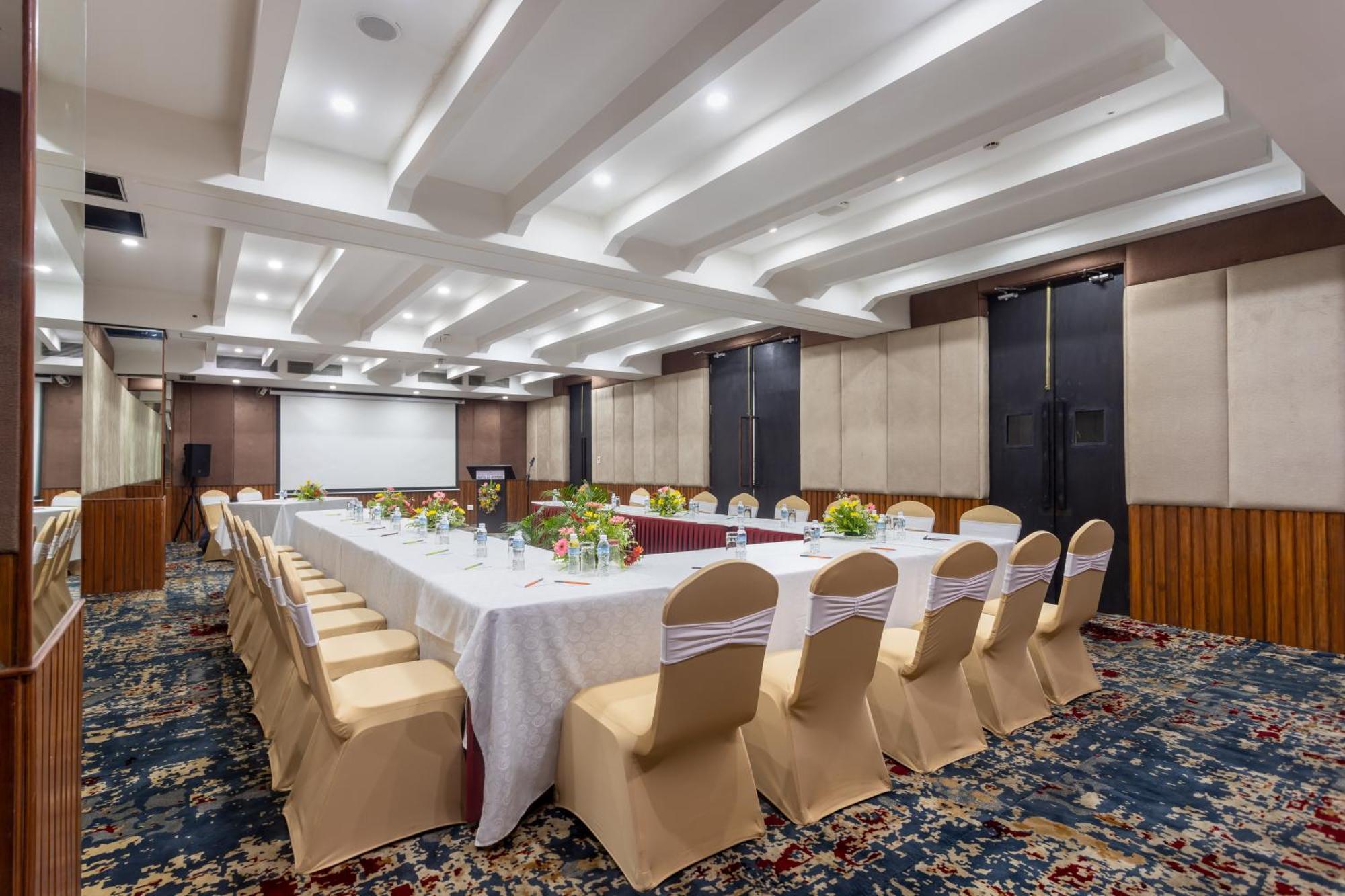 Hotel Lo Mustang Kathmandu Bagian luar foto